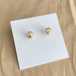 Als Originaldesigner -Stollen Ohrringe Logo gedruckt süße Größe weiße Perle Messing Luxusohrringe Gold plattiert Frauen Mode Schmuck