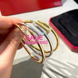 Designer Cartres Bangle Nail Bracelet Simple and Personalized Opening with Zirconium 18k gold Non fading Universal Handicraft for Men Women L8LT