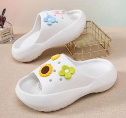 Thick soled raised hole shoes, summer fashion, outdoor beach slippers, women's anti slip and Faecal feeling sandals16