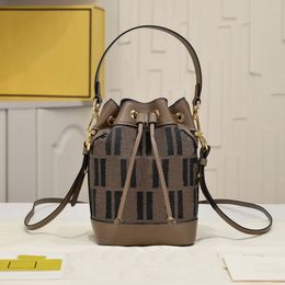 Дизайнерская сумка Buckte Bag Montresores сумочка роскошная теленка кожаная дизайнерская сумка для плеча Классическая двойная f женская мини -принте