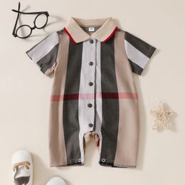 新生児のロンパーデザイナー服夏の幼児少女女の子短袖ベイビーポロシャツコットンジャンプスーツストライプ幼児3-24m