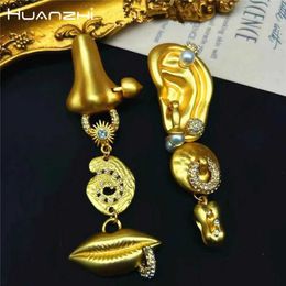 Stud HUANZHI Gold Face Nose Ear Expression Retro Womens Earplugs Metal Extruded Jewelry New Q240507