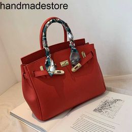 Handbag Red Handbag Platinum Women's Handheld Bride's Bag Wedding 2024 Trendy Large Capacity Temperament Fashion Bag Crossbody Bag Handmade Genuine Leather