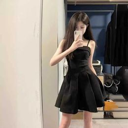 French black suspender dress for women in summer Hepburn style slim fit and casual small black skirt with pleats short skirt