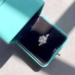 디자이너 링 럭셔리 Moissanite 링 여성 브랜드 보석 보석 단색 편지 925 스털링 실버 모산 다이아몬드 반지 패션 고품질 보석 발렌타인 데이 박스