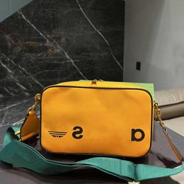 10A Fashion Totes Brand Co Unisex Crossbody Camera Women Wide Wallet Chest Handbag Branded Fashion Zipper Bags Letters Strap Hardware L Fbeg