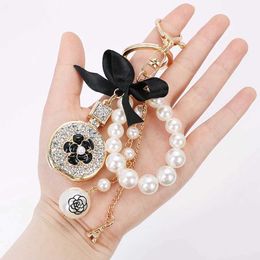 Keychains Lanyards Bow-Knot Imitation Pearl Perfume Crystal Bottle Iron Tower Chain Keychain Car Key Ring Bag Charm Accessories Girl Keyring Gift J240509