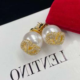 luxury earrings designer Warrens Pearl V Letter Rhinestone Brass Material Earrings Silver Needle Fashion Earrings Premium Earrings