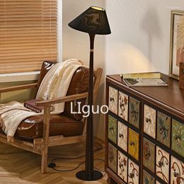 Floor Lamps French Mediaeval Wabi-Sabi Solid Wood Lamp Sofa Next To Bedroom Study Bedside American Retro Atmosphere Vertical