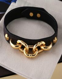 Europe America Fashion Lady Women Print Letter Flower Pattern Engrave V Letter Goldcolour Leather The Chain Bracelet Bangle6359067