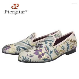 Casual Shoes Piergitar 2024 Flowers And Leaves Jacquard Silk Fabric Men's Loafers Handmade Smoking Slippers Red Colour Bottoms Moccasin
