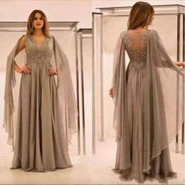 Chic Chiffon A Line Mother Of The Bride Dresses With Long Wraps Lace Appliques Beads V Neck Pleats Evening Prom Gowns Backless Floor Length Women Formal Wear 0509