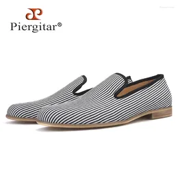 Casual Shoes Piergitar 2024 British Style Men's Loafers Black And White Striped Canvas Fashion Men Smoking Slippers Plus Size Male Flats