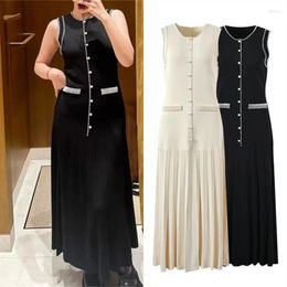 Casual Dresses 2024 High Quality French Summer Pearl Decoration Knitted Long Dress Elegant Women O Neck Sleeveless Tank Black Pleated Robe