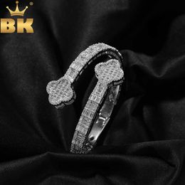 Chain BLING KING Four Leaf Three Leaf Cuff Bracelet Micro Shop Cubic Zirconia Luxury Wrist Strap Rap Singer Hip Hop Jewelry Punk Bracelet XW