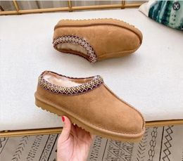 Fashionable Man Women Tasman slipper Mini snow boots Sheepskin Plush fur keep warm boots card dustbag comfortable Casual slipper Beautiful gifts