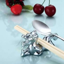 Metal Portable Fashion Dragon Shape Dining Chopstick Rest Decorations &Crafts For Table Knife And Forks Holder ks