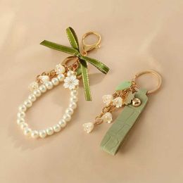 Keychains Lanyards 1pc Lily Of The Valley Flower Key Chain Valentines Day Gift Green Ladies Keychain PU Leather Car Key Chain Accessory Gift J240509