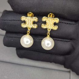luxury earrings designer celis Winter Triumphal Arch Letter Pearl Earrings Womens Fashion Personalized Fashion Silver Needle Earrings