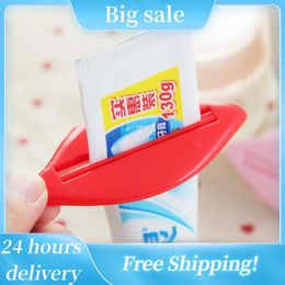 Bath Accessory Set Roll Squeeze Dispenser Red Multipurpose Preferred Material Two-color Optional Novel Shape Household Daily Necessities