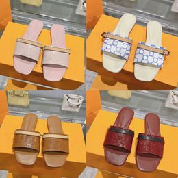 Women Slides Sandals Designer Slippers New Calfskin Square Flat Mules Leather Narrow Strap Gold Accessory Summer Beach Sandale Luxury Slipper Top Quality Shoes