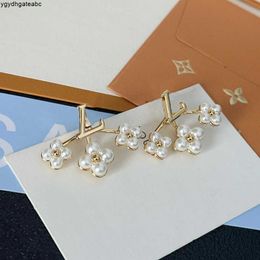 Fashion Women Gold plated Designer Letter Stud Earrings Brand Designer Brand Letter Flower Crystal Rhinestone Earrings Wedding Party Jewelry MMRK