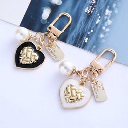 Keychains Lanyards Fashion Pearl Heart Pendant Keychain Rose Flower Metal Plate Key Chains Earphone Case Charms Bag Ornament Accessories Gifts J240509