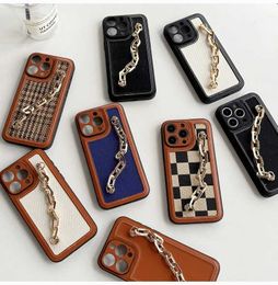 Cell Phone Cases New high-end luxury canvas woven chain phone case for iPhone 14 15 Plus 11 12 13 Pro Max lens protection back cover J240509