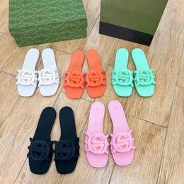 Classics Womens Sapatos para mulheres sandálias Tangas para mulheres chinelas de couro Dupe Designer Slipper Slipper Luxury Flip Flip com caixa