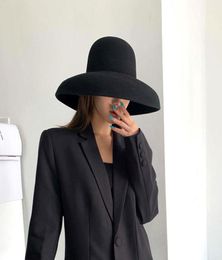 Stingy Brim Hats Vintage Hepburn Style Luxury Hat Fedora Winter Warm 100 Wool Catwalk Model Custom Leisure Lady Black Cap Women O4044102