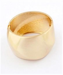 Simple Brushed Gold Smooth Big Bracelet For Women Statement Jewelry Female T Show Accessories Alloy Wide Cuff Bangle Ring Party Gi6465835