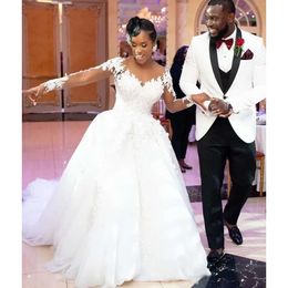 Vintage Africa Floral Lace Ball Gown Wedding Dresses 2021 Illusion Långärmad applikationer Beaded Bridal klänningar Chapel Train Dress Vestidos 0509