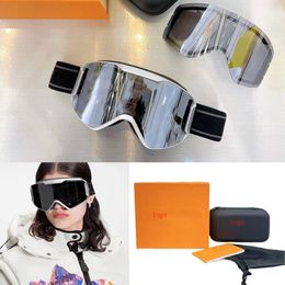 Mens Designer Ski Goggles For Women Cycling Sunglasses Mens Luxury Hot Large Factory Eyewear Glasses With Magnetic Fashion Cool UV400 P 260r