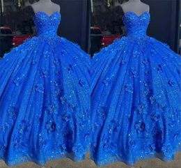 Royal Blue Quinceanera Dresses Sequins Pärlade älskling halsringning med handgjorda blommor tyll sweet 16 pageant ball klänning skräddarsydd formell ocn vestidos 0509