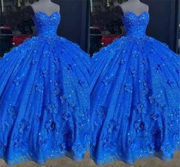 Royal Blue Quinceanera Kleider Pailletten Perlen Schatz Ausschnitt mit handgefertigten Blumen Tüll Tüll süße 16 Festzug Ballkleid Mitte formelle OCN Vestidos 0509