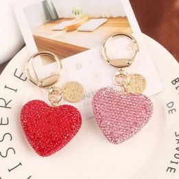 Keychains Lanyards Water Diamond Keychain Heart shaped Keychain Peach Heart shaped Car Keychain Womens Handbag Pendant Metal Crystal Keychain J240509