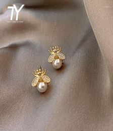2020 new simple and luxurious Pearl Earrings Fashion design sense bee insect Earrings Korean women Jewellery sexy19538707