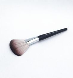PRO Featherweight Fan Brush 92 Soft Hair for Powder or Shimmer Finish Beauty Makeup Brush Blender6874120