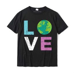 Men's T-Shirts Earth Day T-shirt Love and Earth Retro Style T-shirt Cute Mens Top Autumn T-shirt Cotton Print Y240509