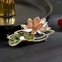 Brooches Autumn And Winter Fashion Freshwater Pearl Shell Lotus Leaf High-grade Brooch Suit Accessories Delicate Creative Corsa