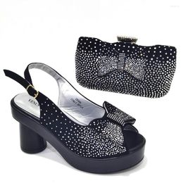 Dress Shoes 2024 African Selling Crystal Design Wedding Party Lady And Sateen Synthetic Materials Bag In Silver Color