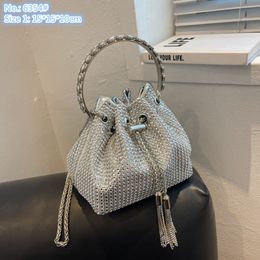 Wholesale factory ladies shoulder bags sweet and lovely tassel bucket bag elegant solid color leather mobile phone coin purse street tr 222i