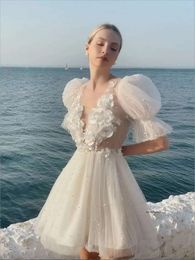 Shine Little White Short Wedding Dress 2023 Sexy v Neck 3D-Applique Flowers Flowers Bridal Bridal Gradaution Robe de Mariee 0509