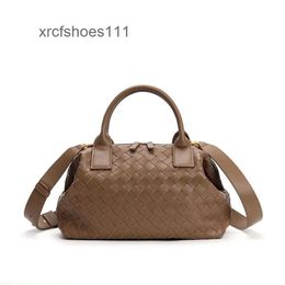 Bowling Woven Bags Bag Handbag Botteggs Girl Handbag Bauletto Tote Luxury Straddle Fashion Veneeta Designer Shoulder Cowhide 2024 Single QFOS Womens Simple LYCZ