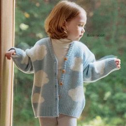 Sets Cloud Childrens Knitted Cardigan V-neck Single Chest Girls Sweater Coat Thickened Autumn Winter Baby Q240508