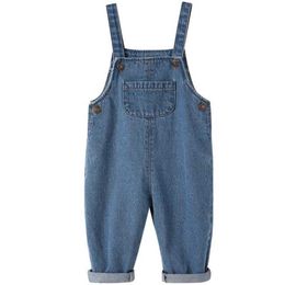 Overaller hösten vår denim baby flicka pojke overalls solida jeans jumpsuit ficka ldren casual lossa rompers blå barn overaller kläder h240508