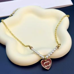 Catene di perle floreali lettere designer matiple a pendente cristallo gioielli in acciaio inossidabile marca collana uomini uomini regali da donna regali di personaggio clavicola catene