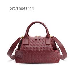 Simple Girl Bags Tote Fashion Handbag Bowling Handbag Bag Bauletto Woven Straddle Luxury Botteggs Designer Veneeta Cowhide Shoulder Single QFOS 2024 Womens Y9L7
