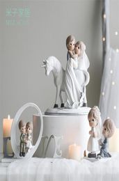 Miz Wedding Decoration Couple Figure Cartoon Statue Decor Bride Groom Cake Topper Home Accessories Gift Box T2007032870423