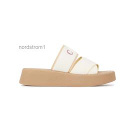 Woody Sandals Flat Mule Mila Slippers Designer Женщины Woodys Slides Summer Home Outdoor Fashion Beach Slapper Slipper Shoes Shoes of 35-42